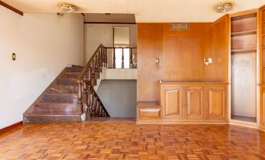 CASA EN ESQUINA, CON JARDIN, COLONIA LA PAZ