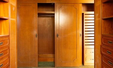 CASA EN ESQUINA, CON JARDIN, COLONIA LA PAZ