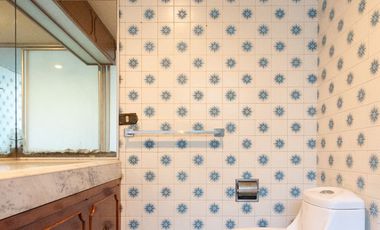 CASA EN ESQUINA, CON JARDIN, COLONIA LA PAZ