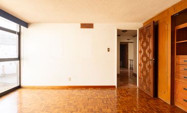 CASA EN ESQUINA, CON JARDIN, COLONIA LA PAZ