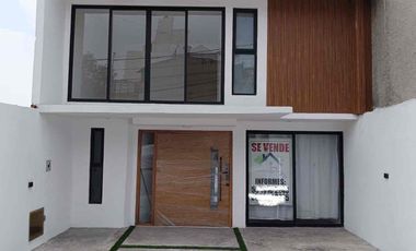 Casa en venta, amplios espacios y excelente iluminación natural