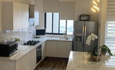 Casa en venta, amplios espacios y excelente iluminación natural