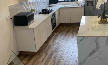 Casa en venta, amplios espacios y excelente iluminación natural