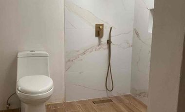 Casa en venta, amplios espacios y excelente iluminación natural