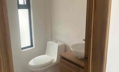 Casa en venta, amplios espacios y excelente iluminación natural