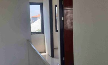 Minimalis 2 Lantai Dekat Surabaya