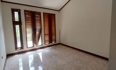 DISEWA RUMAH SIAP HUNI STRATEGIS TERUSAN IR SUTAMI SETRA SARI PASTEUR