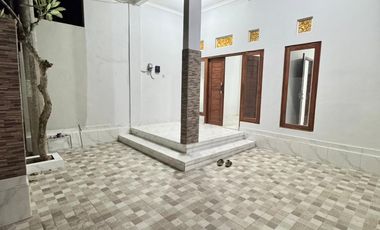 House for Yearly Rent - 5 Bedrooms, 2 Storey - Close to Warmadewa University