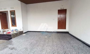 KBP1498  Charming Villa In a Safe and Quite Complex Area.