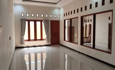 Luxurious 1 Floor House Ready to Live in Cianjur City Center Near Citimall