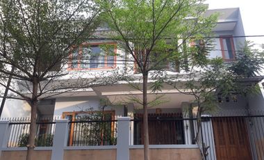 Disewa rumah besar semi furnished di Ancol Barat dalam Cluster
