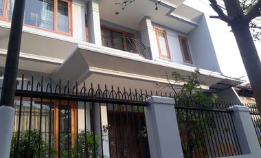 Disewa rumah besar semi furnished di Ancol Barat dalam Cluster