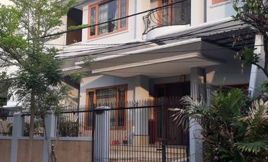 Disewa rumah besar semi furnished di Ancol Barat dalam Cluster