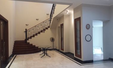 Disewa rumah besar semi furnished di Ancol Barat dalam Cluster