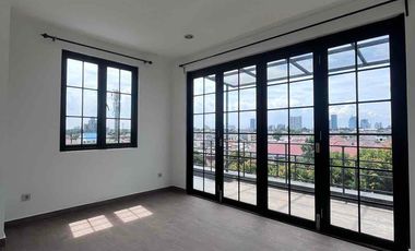 BEST PRICE FOR SALE EUROPEAN STYLE TOWNHOUSE AT CIPETE