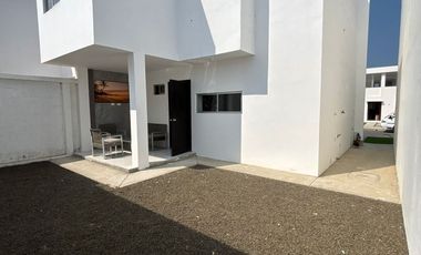 SE VENDE HERMOSA CASA EN LA PLAYA PUNTA BLANCA, JARAMIJO