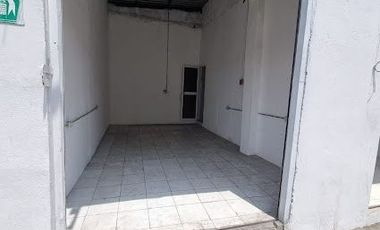 Local en Alquiler en la Avenida Portete, 1 Baño, Sur de Guayaquil, Se Acepta para Restaurante.