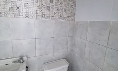 Local en Alquiler en la Avenida Portete, 1 Baño, Sur de Guayaquil, Se Acepta para Restaurante.