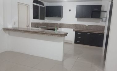 SE ALQUILA HERMOSA CASA EN LA URBANIZACIÓN SARILAND EN LA CIUDAD DE MANTA