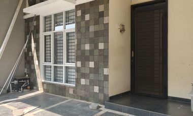 Rumah 2 Lantai Dalam Komplek Aman Siap Pakai di Mekarwangi