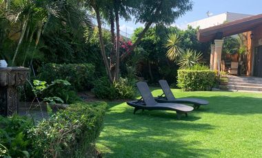 Vendo en Cuernavaca Casa de 1 Nivel en Fracc. Real de Tezoyuca, estilo Cuernavaca, totalmente amueblada y con Seguridad Total.