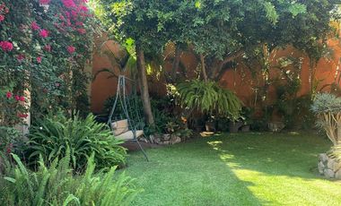 Vendo en Cuernavaca Casa de 1 Nivel en Fracc. Real de Tezoyuca, estilo Cuernavaca, totalmente amueblada y con Seguridad Total.