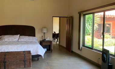 Vendo en Cuernavaca Casa de 1 Nivel en Fracc. Real de Tezoyuca, estilo Cuernavaca, totalmente amueblada y con Seguridad Total.