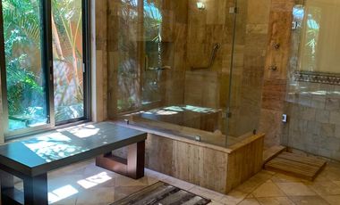 Vendo en Cuernavaca Casa de 1 Nivel en Fracc. Real de Tezoyuca, estilo Cuernavaca, totalmente amueblada y con Seguridad Total.
