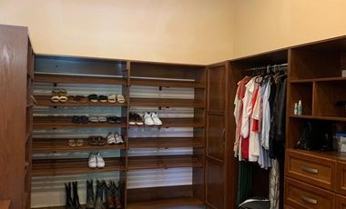Vendo en Cuernavaca Casa de 1 Nivel en Fracc. Real de Tezoyuca, estilo Cuernavaca, totalmente amueblada y con Seguridad Total.