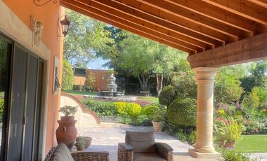 Vendo en Cuernavaca Casa de 1 Nivel en Fracc. Real de Tezoyuca, estilo Cuernavaca, totalmente amueblada y con Seguridad Total.
