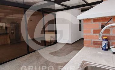 Casa de Una Planta en Arriendo con Cocina Equipada - Mirasierra