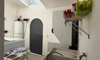 VENDO EN CUERNAVACA ESTUPENDA RESIDENCIA EN EL CLUB DE GOLF SANTA FE, 6 RECAMARAS, ALBERCA CLIMATIZADA, AMPLIO JARDIN  Y SEGURIDAD TOTAL.