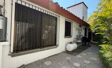 VENDO EN CUERNAVACA ESTUPENDA RESIDENCIA EN EL CLUB DE GOLF SANTA FE, 6 RECAMARAS, ALBERCA CLIMATIZADA, AMPLIO JARDIN  Y SEGURIDAD TOTAL.