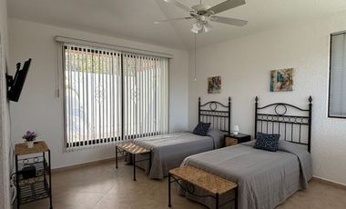 VENDO EN CUERNAVACA ESTUPENDA RESIDENCIA EN EL CLUB DE GOLF SANTA FE, 6 RECAMARAS, ALBERCA CLIMATIZADA, AMPLIO JARDIN  Y SEGURIDAD TOTAL.