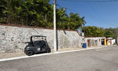 VENDO EN CUERNAVACA ESTUPENDA RESIDENCIA EN EL CLUB DE GOLF SANTA FE, 6 RECAMARAS, ALBERCA CLIMATIZADA, AMPLIO JARDIN  Y SEGURIDAD TOTAL.