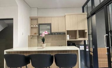 ni Villa atau Resort? Kok Parkirnya Bisa 10 Mobil. UGM–UTY–MMTC Dekat, Pulang Kuliah Bisa Nyebur Kolam