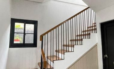 ni Villa atau Resort? Kok Parkirnya Bisa 10 Mobil. UGM–UTY–MMTC Dekat, Pulang Kuliah Bisa Nyebur Kolam