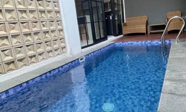 ni Villa atau Resort? Kok Parkirnya Bisa 10 Mobil. UGM–UTY–MMTC Dekat, Pulang Kuliah Bisa Nyebur Kolam