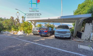 Casa con alberca con cascada, mesa de teppanyaki, palapa y vistas panorámicas al mar