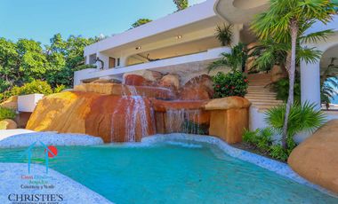 Casa con alberca con cascada, mesa de teppanyaki, palapa y vistas panorámicas al mar