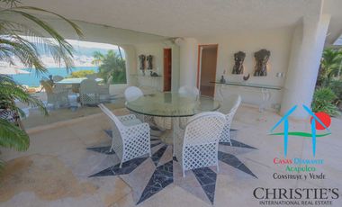 Casa con alberca con cascada, mesa de teppanyaki, palapa y vistas panorámicas al mar