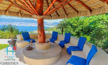 Casa con alberca con cascada, mesa de teppanyaki, palapa y vistas panorámicas al mar