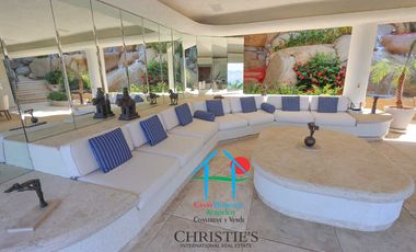 Casa con alberca con cascada, mesa de teppanyaki, palapa y vistas panorámicas al mar