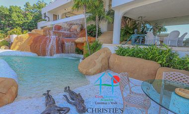 Casa con alberca con cascada, mesa de teppanyaki, palapa y vistas panorámicas al mar