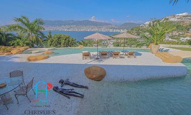 Casa con alberca con cascada, mesa de teppanyaki, palapa y vistas panorámicas al mar