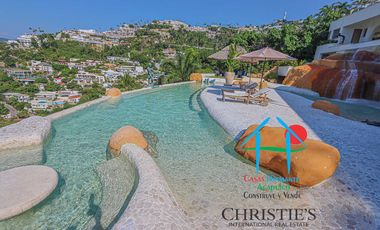 Casa con alberca con cascada, mesa de teppanyaki, palapa y vistas panorámicas al mar