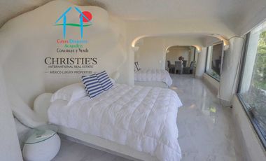 Casa con alberca con cascada, mesa de teppanyaki, palapa y vistas panorámicas al mar