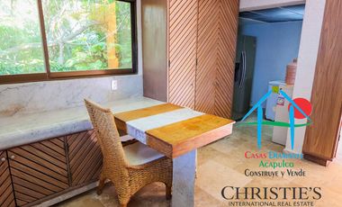 Casa con alberca con cascada, mesa de teppanyaki, palapa y vistas panorámicas al mar