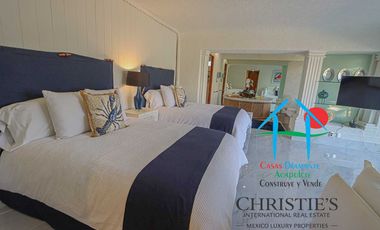 Casa con alberca con cascada, mesa de teppanyaki, palapa y vistas panorámicas al mar