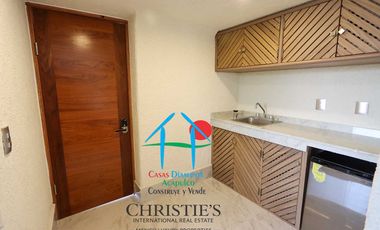 Casa con alberca con cascada, mesa de teppanyaki, palapa y vistas panorámicas al mar